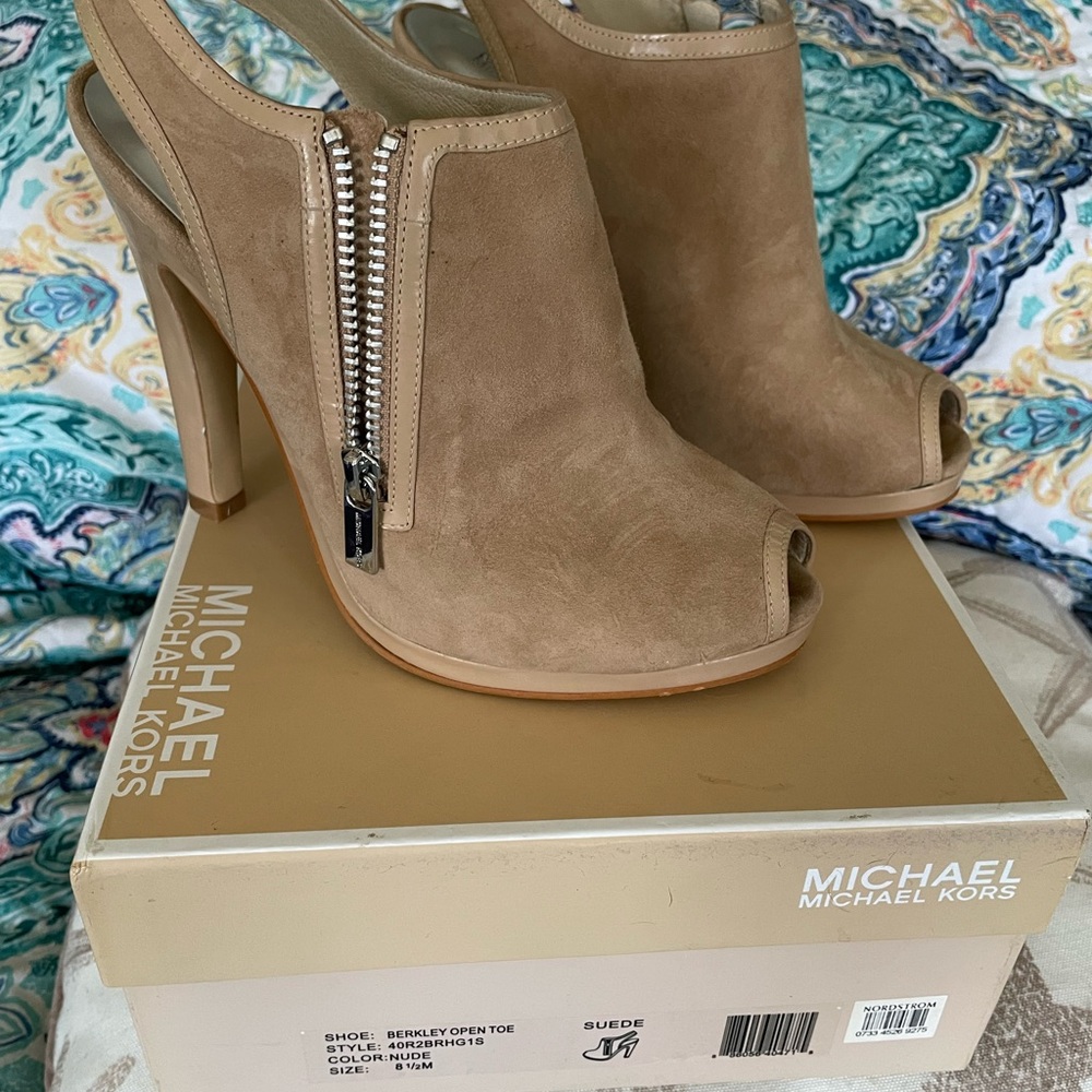 Size 8.5 Women’s Suede Heels Berkeley Open Toe Nude Color